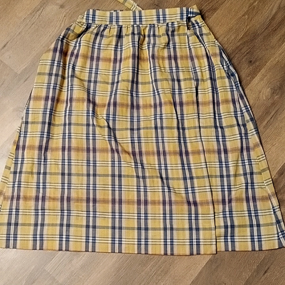 Vintage wrap skirt with pockets